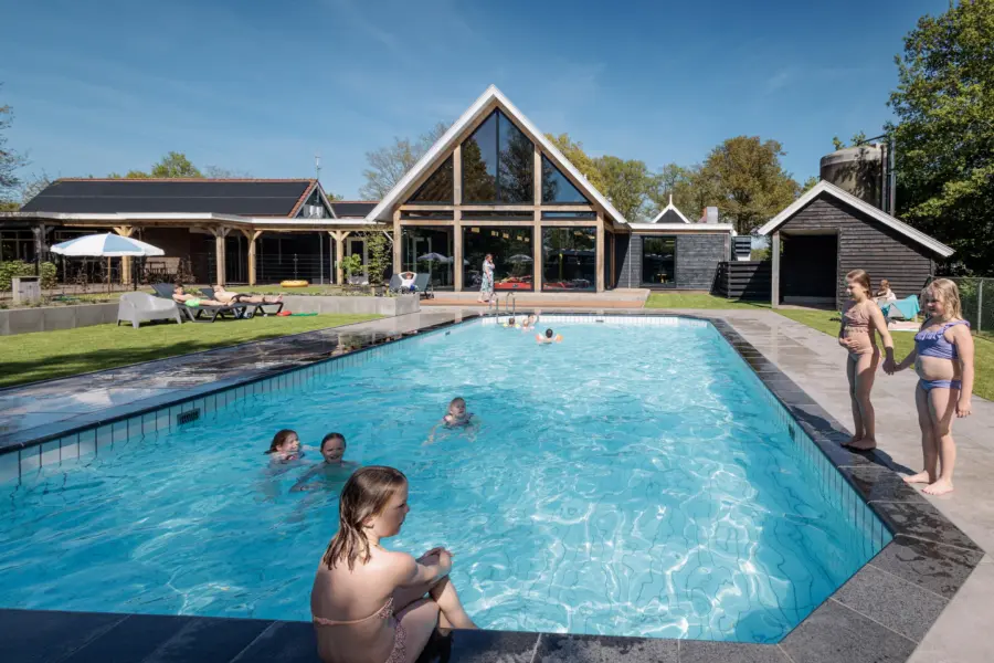 Buitenzwembad familiecamping kaps twente